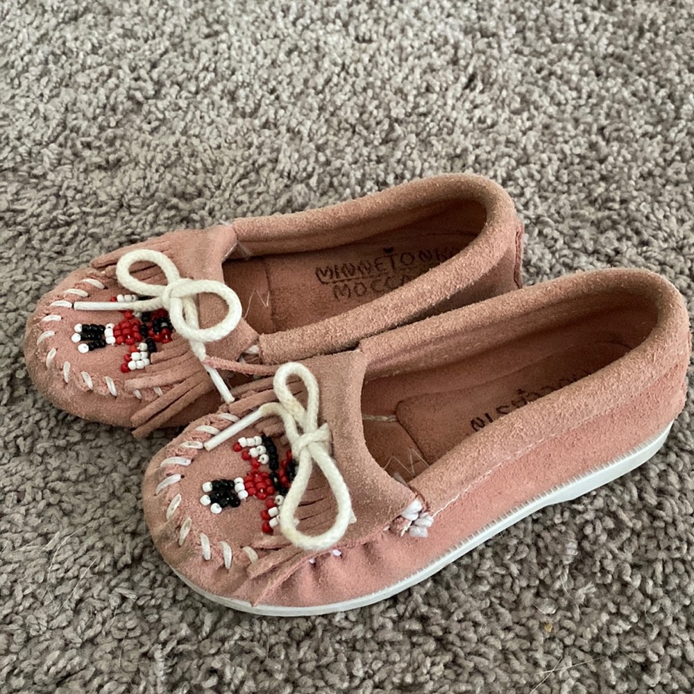 Pink Minnetonka firebird moccasins sz 9
